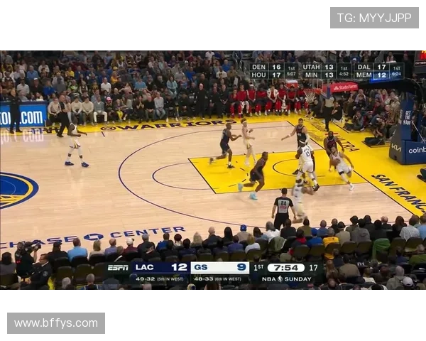 格林妙传手递手助攻 库里外线三分精准出手稳稳命中 格林妙传手递手助攻 库里外线三分精准出手稳稳命中