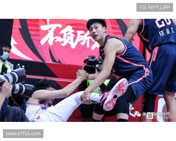 王嘉男称赞石雨豪表现出色 展现强大竞技实力助力队伍